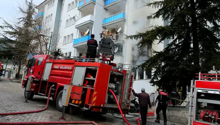Tokat'ta Apartman Yangını: 3 Kişi Hastanede